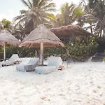 Hotel Encantada