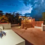 Ujo 100 Mb Wifi 2 Private Pools