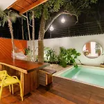 Ujo 100 Mb Wifi 2 Private Pools