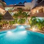 Spacious Penthouse With Private Rooftop In Gated Community Tulum