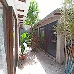Pensión Primitive Selfcheck-in Adults Only