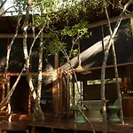 OJO DE ÁRBOL, boutique cabin in the real jungle