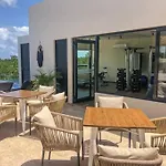 Exclusive Building Infinity Pool And Gym Restaurants And Bar District Nearby Tulum