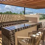 Exclusive Building Infinity Pool And Gym Restaurants And Bar District Nearby Holiday home