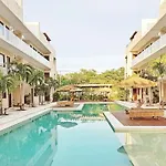 Zaazil, Jungle View & Great Pool 100mb Fiber Wifi!