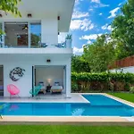 Luxury Private 3Bed Villa, Garden, Pool,Security