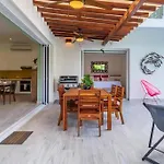 Luxury Private 3bed Villa, Garden, Pool,security *