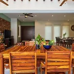 Luxury Private 3bed Villa, Garden, Pool,security