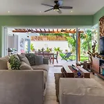 Luxury Private 3bed Villa, Garden, Pool,security
