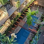 Menesse By Andiani Travel Apartamento *