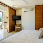 403 Stunning Rooftop For Couples W/private Pool