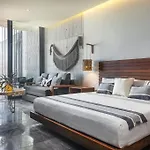 Modern Jungle Boutique W/ Amazing Amenities