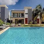 Contemporary Poolside Condo, Wi-Fi - Paraiso Kaanal 101
