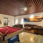 2 Bedroom Apartment With Rooftop Pool And Gym