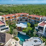 Adora Distinctive Residences Apartahotel