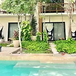 Exclusive Building Infinity Pool And Gym Restaurants And Bar District Nearby *