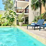 Exclusive Building Infinity Pool And Gym Restaurants And Bar District Nearby *