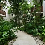 Ariel - Beach Club Access & Gym & Pool & Coworking