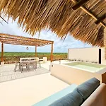 Private Rooftop Penthouse With Pool, Bbq & Jungle View *