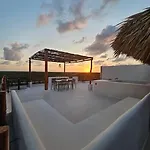 Apartamento Private Rooftop Penthouse With Pool, Bbq & Jungle View *
