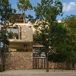 Beyond Amazing 3Bd 2Br/ Balcony