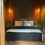 Villa Casa Tolok In Beachfront *
