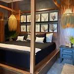Casa Tolok In Beachfront Villa *