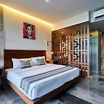 Bond - Centric & Private Plunge Pool & Club Access *