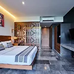 Bond - Centric & Private Plunge Pool & Club Access