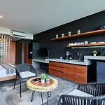 Bond - Centric & Private Plunge Pool & Club Access Apartamento