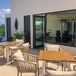 Holiday home Exclusive Building Infinity Pool And Gym Restaurants And Bar District Nearby