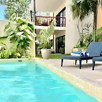 Exclusive Building Infinity Pool And Gym Restaurants And Bar District Nearby *
