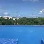 Exclusive Building Infinity Pool And Gym Restaurants And Bar District Nearby Holiday home