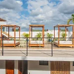 Apartment Downtown Penthouse With Private Pool, Rooftop Pool And Gym, Short Distance From Beaches, Restaurants & Nightlife *