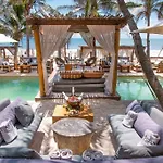 Encanto Private Balcony 2 Pools Gym Only 5 Minutes To Beaches Apartment