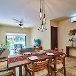 Zen Oasis Swim Up Condo Pool W Tiki Hut Bar + Gym