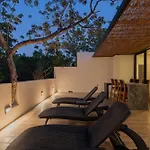 Twelve O\'Clock - Luxury Villas