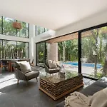 Twelve O\'Clock - Luxury Villas