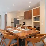 At Treetops Apartamento