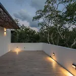 Twelve O\'Clock - Luxury Villas