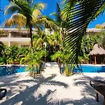 Apartamento Spacious Penthouse With Private Rooftop In Gated Community *