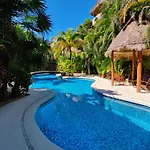 Spacious Penthouse With Private Rooftop In Gated Community