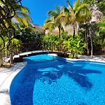 Spacious Penthouse With Private Rooftop In Gated Community Apartamento *