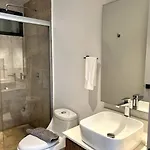 Super Comfortable With Office Space! Apartamento