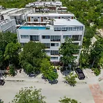 Downtown Penthouse With Private Pool, Rooftop Pool And Gym, Short Distance From Beaches, Restaurants & Nightlife