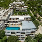 Downtown Penthouse With Private Pool, Rooftop Pool And Gym, Short Distance From Beaches, Restaurants & Nightlife