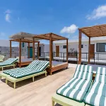 Apartment Downtown Penthouse With Private Pool, Rooftop Pool And Gym, Short Distance From Beaches, Restaurants & Nightlife *