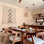 2 Private Pools & Bbq Apartment