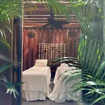 2 Private Pools & Bbq