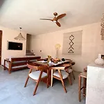2 Private Pools & Bbq Apartment